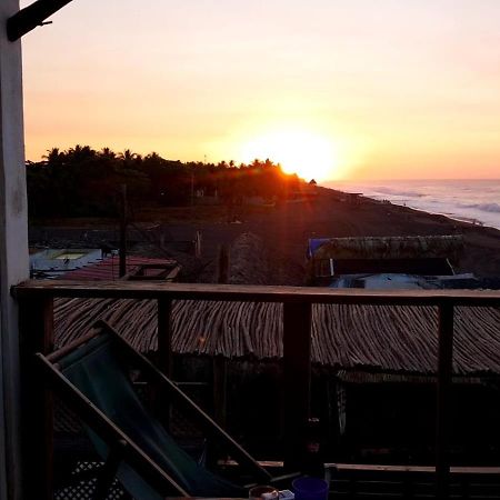 מונטריסיו Black Sand Beachhouse מראה חיצוני תמונה