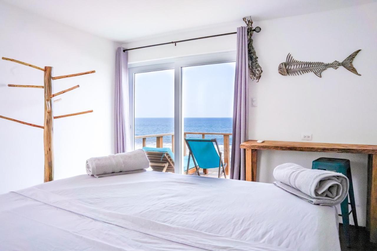 מונטריסיו Black Sand Beachhouse מראה חיצוני תמונה