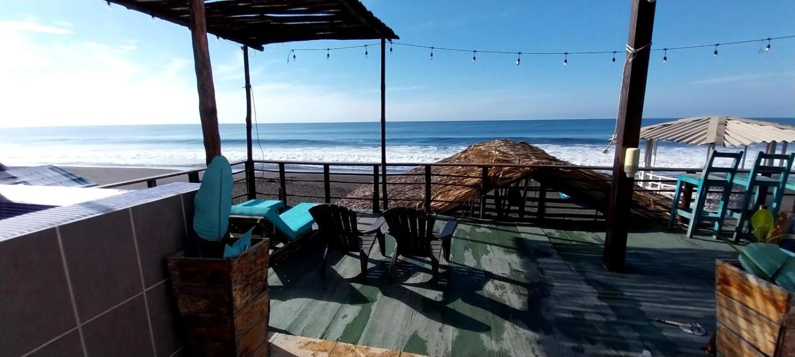 מונטריסיו Black Sand Beachhouse מראה חיצוני תמונה