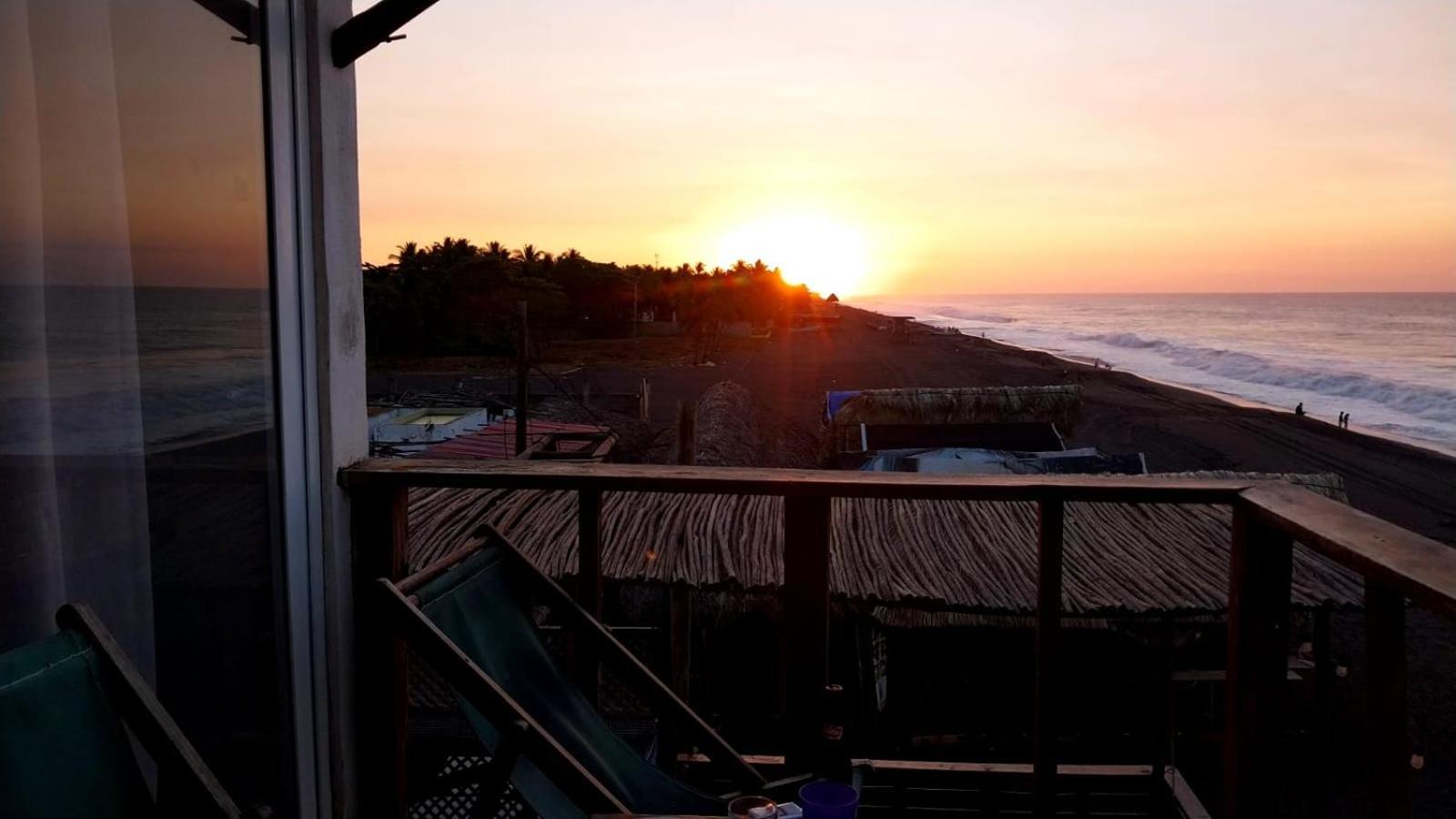מונטריסיו Black Sand Beachhouse מראה חיצוני תמונה
